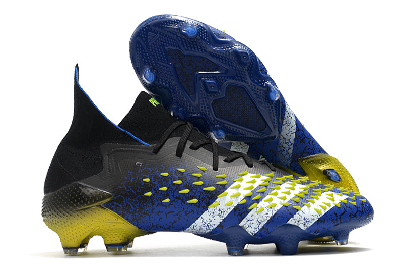 Chuteira Adidas Predator Freak+ 1. Campo