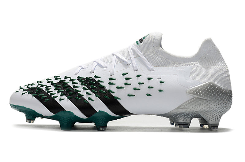 Chuteira Adidas Predator Freak+ Low .1 Campo