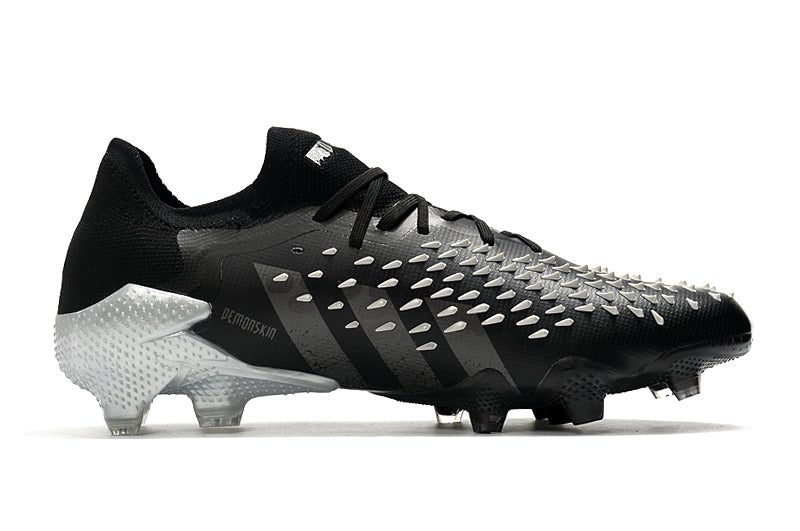 Chuteira Adidas Predator Freak+ Low 1. Campo