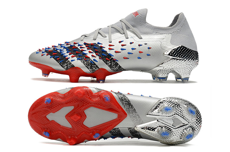 Chuteira Adidas Predator Freak+ Low 1. Campo