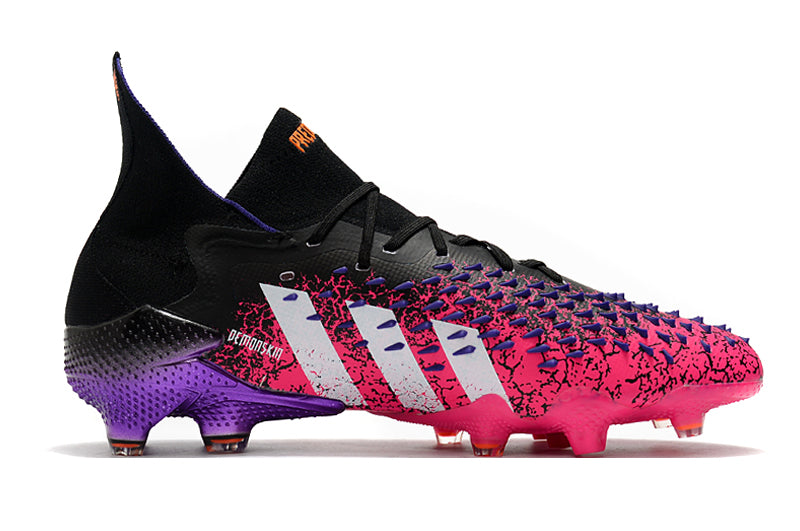 Chuteira Adidas Predator Freak+ 1. Campo