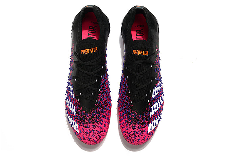 Chuteira Adidas Predator Freak+ Low 1. Campo