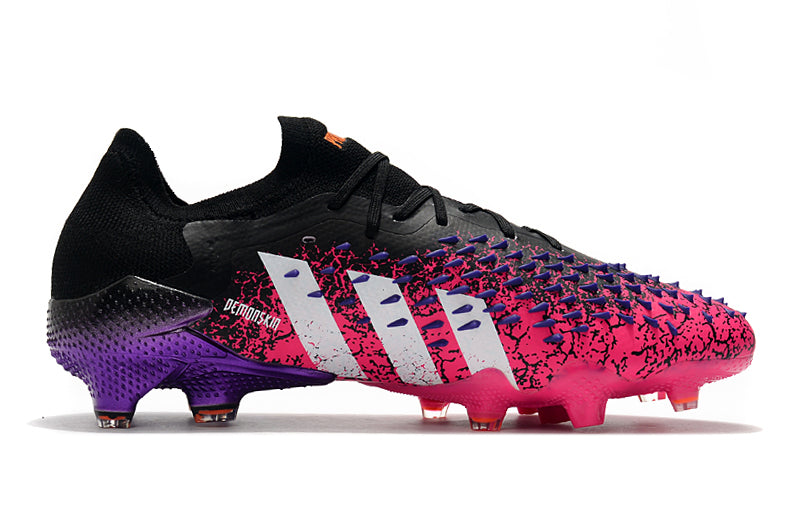 Chuteira Adidas Predator Freak+ Low 1. Campo